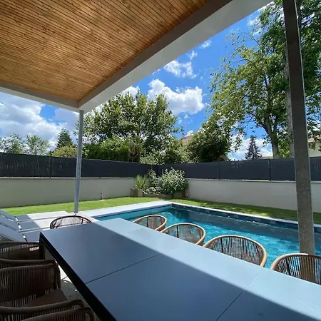 Romane Piscine Proche Circuit 24h *